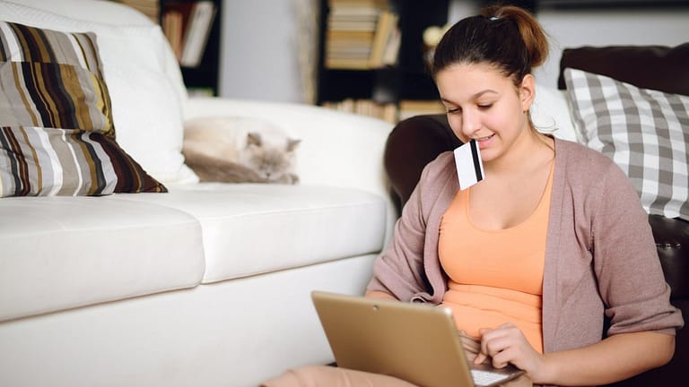 young woman shops online for her cat vSTgnV.width