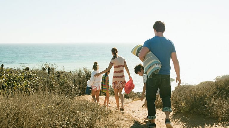 family walking to beach dcUQs.width .jpg