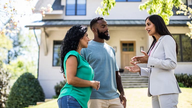 two people with realtor outside house KeFovDR.width .jpg