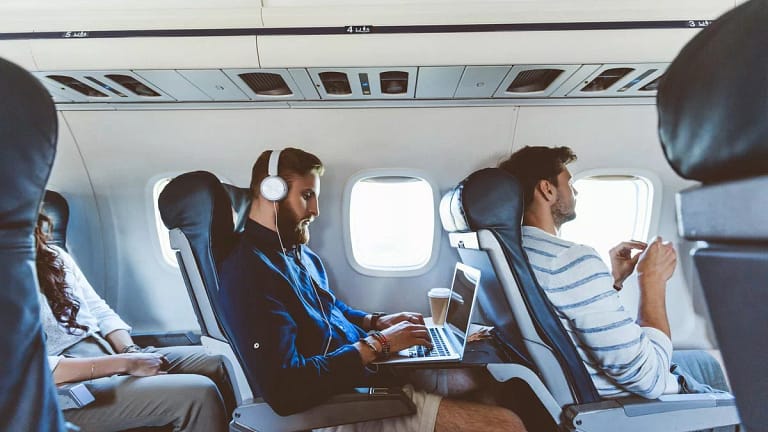 airplane passengers XnPe.width .jpg
