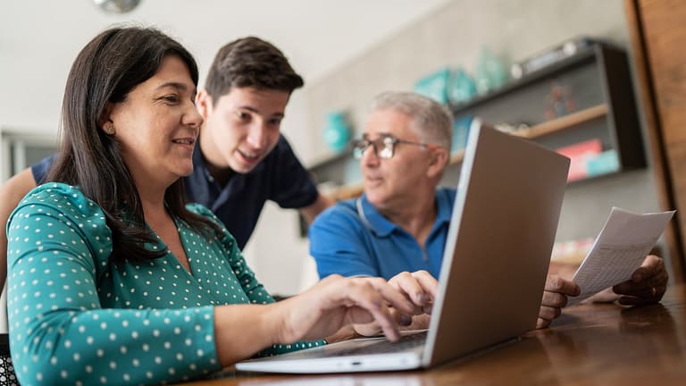 Parents get investing advice from son HeaFJhC.width .jpg