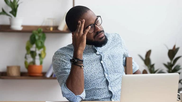 Stressed man at desk Jynnia.width .jpg