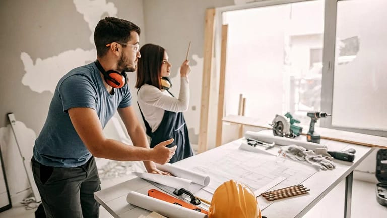 Young couple remodeling home NoNjxc.width .jpg