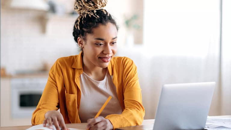 college student taking notes gettyimages .jpg
