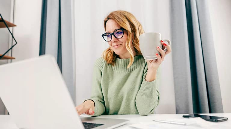 woman s s laptop gettyimages .jpg