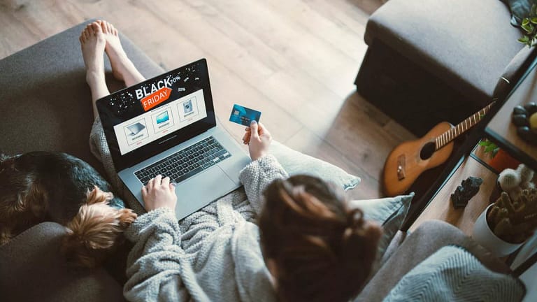 Woman black friday shopping from her couch at.width vuMiEiu.jpg