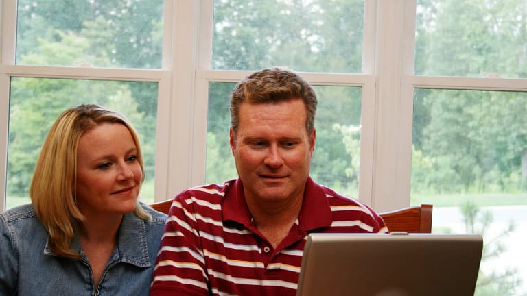 couple s laptop gettyimages .jpg