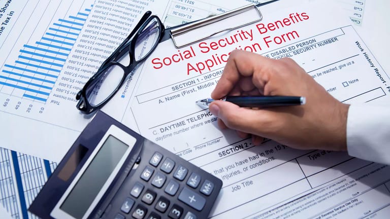 social security application gettyimages .jpg
