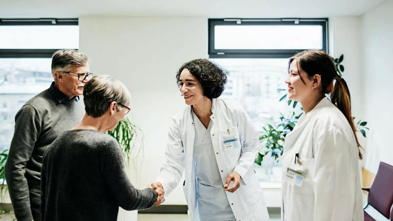 two people meeting two doctors wBbFA.width .jpg