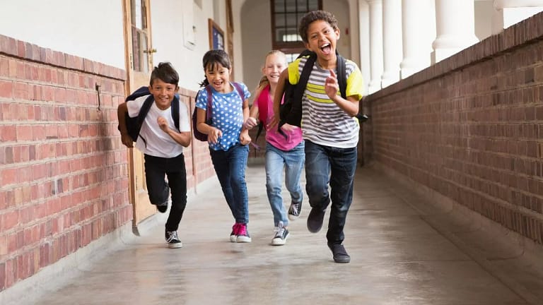 Back to school Kids running iiAPGg.width .jpg