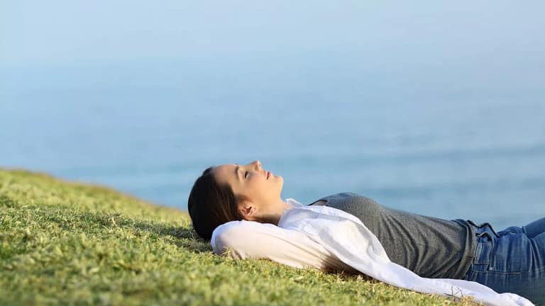 Relaxed woman on hill SoLPjvK.width .jpg