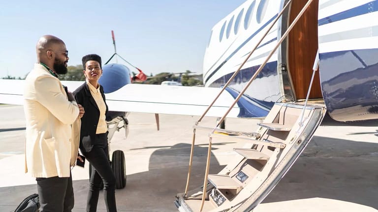 plane private jet business travel wealthy ric.width .jpg