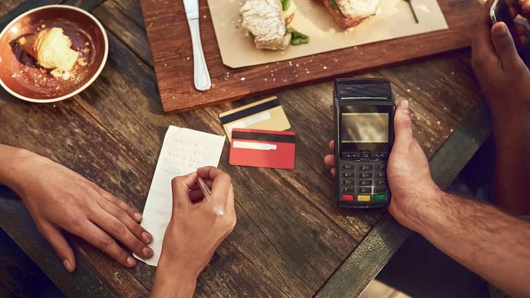 restaurant meal and credit card payment VhDt.width .jpg