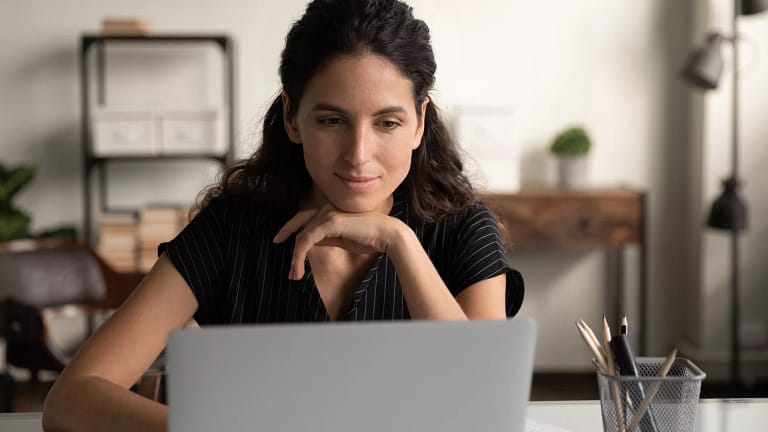 woman s at laptop gettyimages .jpg
