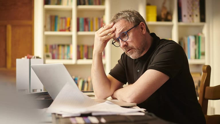 worried investor looking at computer.jpg