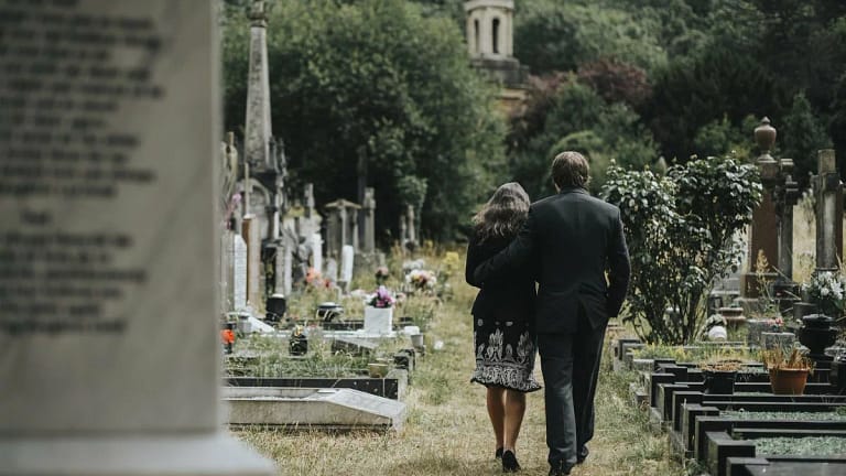 People at funeral qYpFPr.width .jpg